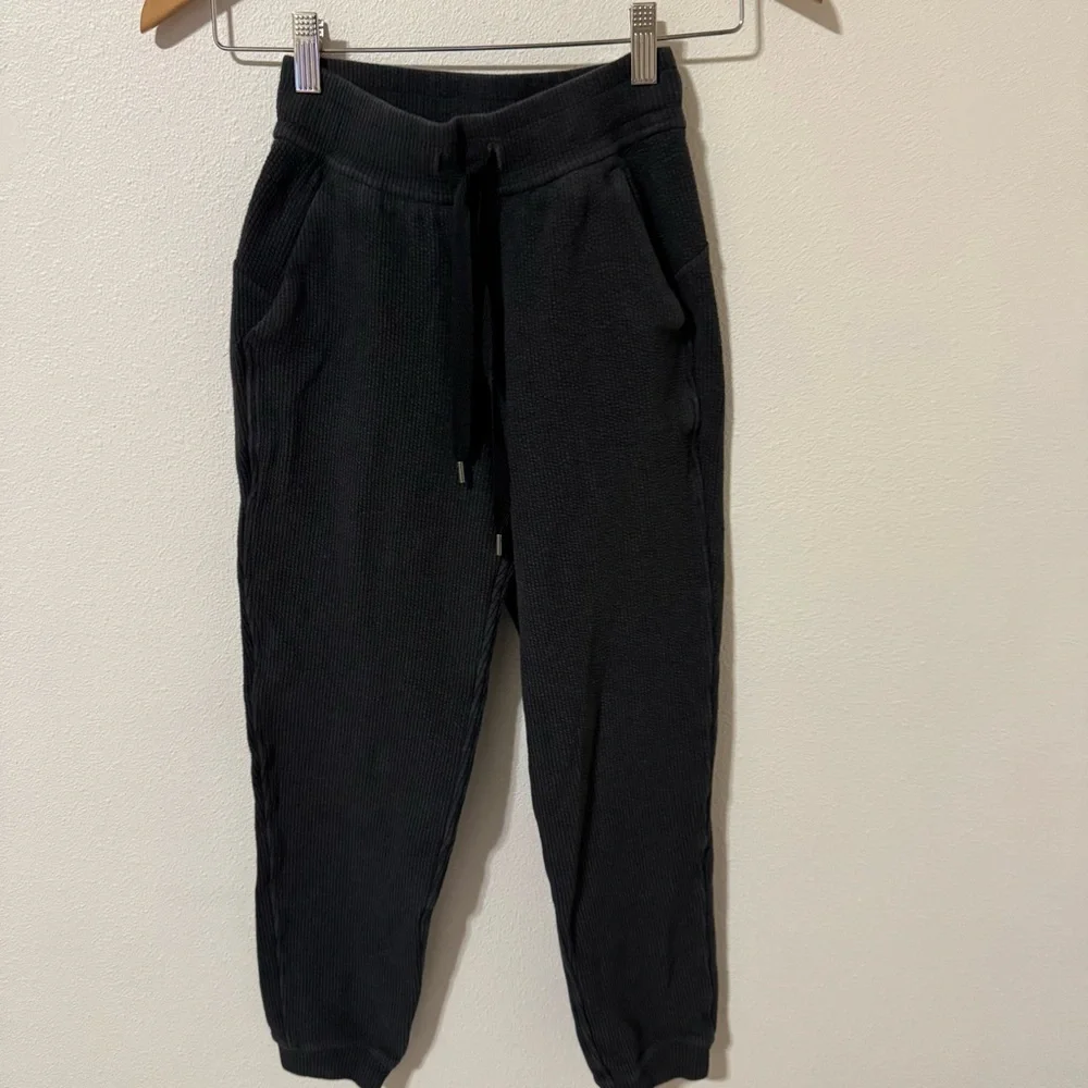 Lululemon Ribbed High-Rise Jogger 25